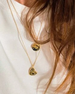 La Médaille Précieuse Soleil De Ma Vie - 16 Mm - En Vermeil -Bijoux Magasin a medaille precieuse tata cool 17 mm dore 1