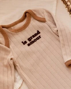 Le Body Le Grand Amour En Coton Bio - Latte -Bijoux Magasin body ml le grand amour latte 3