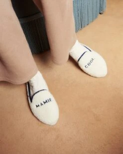 Le Duo De Chaussons Papy Cool X Mamie Cool En Laine Bouclette -Bijoux Magasin chaussons angarde mamie cool moumoutte 1 1280x1600px 601eb37f efcc 448d bb4f 9f72479fa0d6