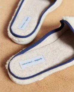 Les Chaussons Papa Cool En Laine Bouclette - Angarde X émoi émoi 19 Les Chaussons Papa Cool En Laine Bouclette - Angarde X émoi émoi -Bijoux Magasin chaussons angarde moumoutte etiquette 1280x1600px 498ac8a6 415d 4e37 9e45 d99062847c8e