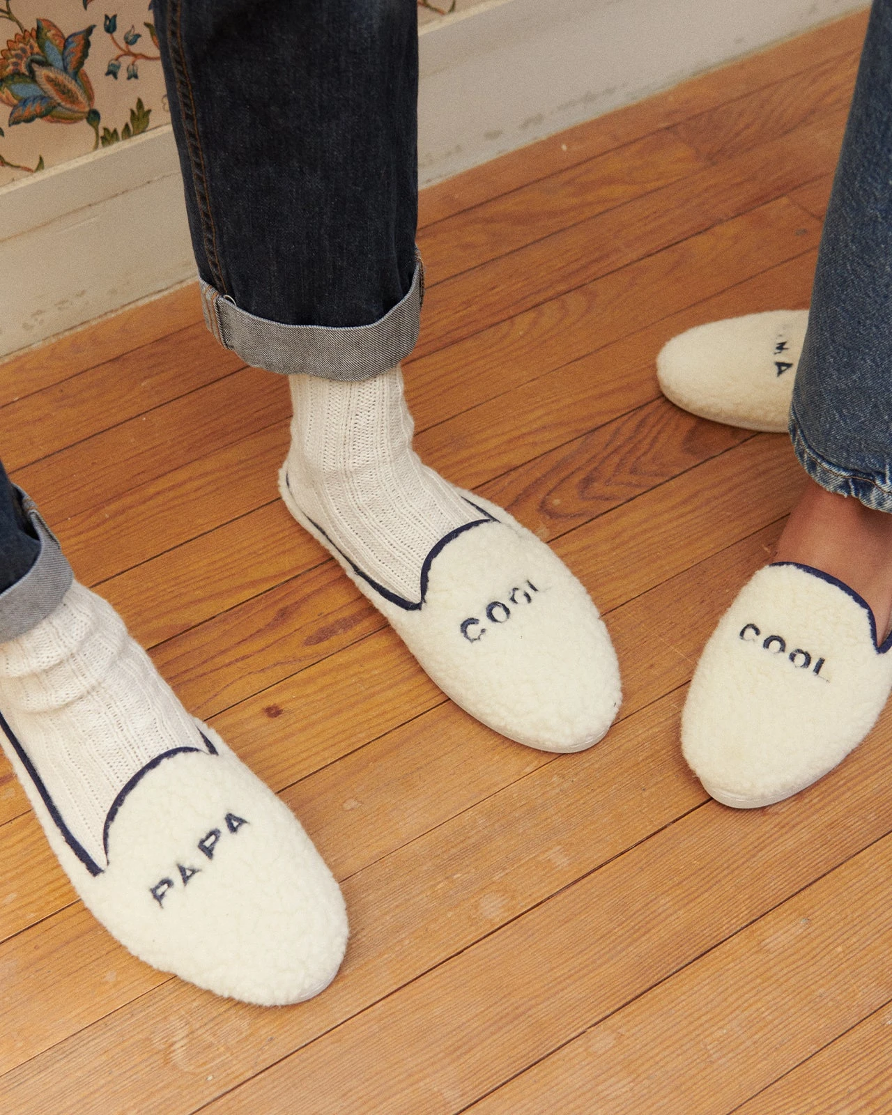 Les Chaussons Papa Cool En Laine Bouclette - Angarde X émoi émoi 11 Les Chaussons Papa Cool En Laine Bouclette - Angarde X émoi émoi – Image 9