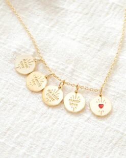 La Médaille Ronde Cœur Rouge - Dorée à L'or Fin 24 Carats - 12mm -Bijoux Magasin compo maya mama love l amour fou ma belle etoile family love coeur 2 0c1b7d79 4b0f 43f2 9ab8 492e05dc6042