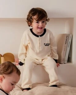 L'ensemble De Pyjama Le Grand Amour Enfant En Coton Bio - Crème -Bijoux Magasin ensemble de pyjama jules et pia le grand amour creme 5