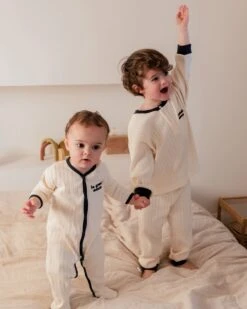 L'ensemble De Pyjama Le Grand Amour Enfant En Coton Bio - Crème -Bijoux Magasin ensemble de pyjama jules et pia le grand amour creme 6