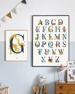 L'affiche Initiale 30 X 40 Cm - Michelle Carlslund X émoi émoi - édition Limitée -Bijoux Magasin l affiche alphabet par michelle carlslund edition limitee emoi emoi 5 3cf96f5b eaef 4488 9f44 a8d909d05234