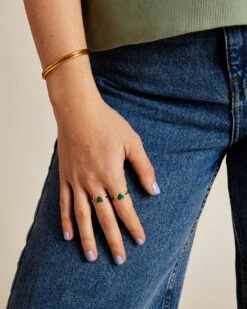 La Bague Billie 2 Cœurs Verts - Dorée à L'or Fin 24 Carats -Bijoux Magasin la bague deux coeurs en email vert doree a lor fin 24 carats 1