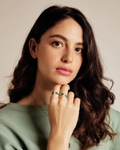 La Bague Billie 2 Cœurs Verts - Dorée à L'or Fin 24 Carats -Bijoux Magasin la bague deux coeurs en email vert doree a lor fin 24 carats 2