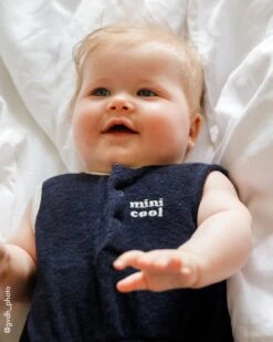 La Mini Combinaison Mini Cool En éponge De Coton Bio - Bleu Nuit -Bijoux Magasin la combinaison mini cool bebe eponge en coton bio nuit 1 f0c04af0 f5bb 45b4 9cc7 5ce120a6c638