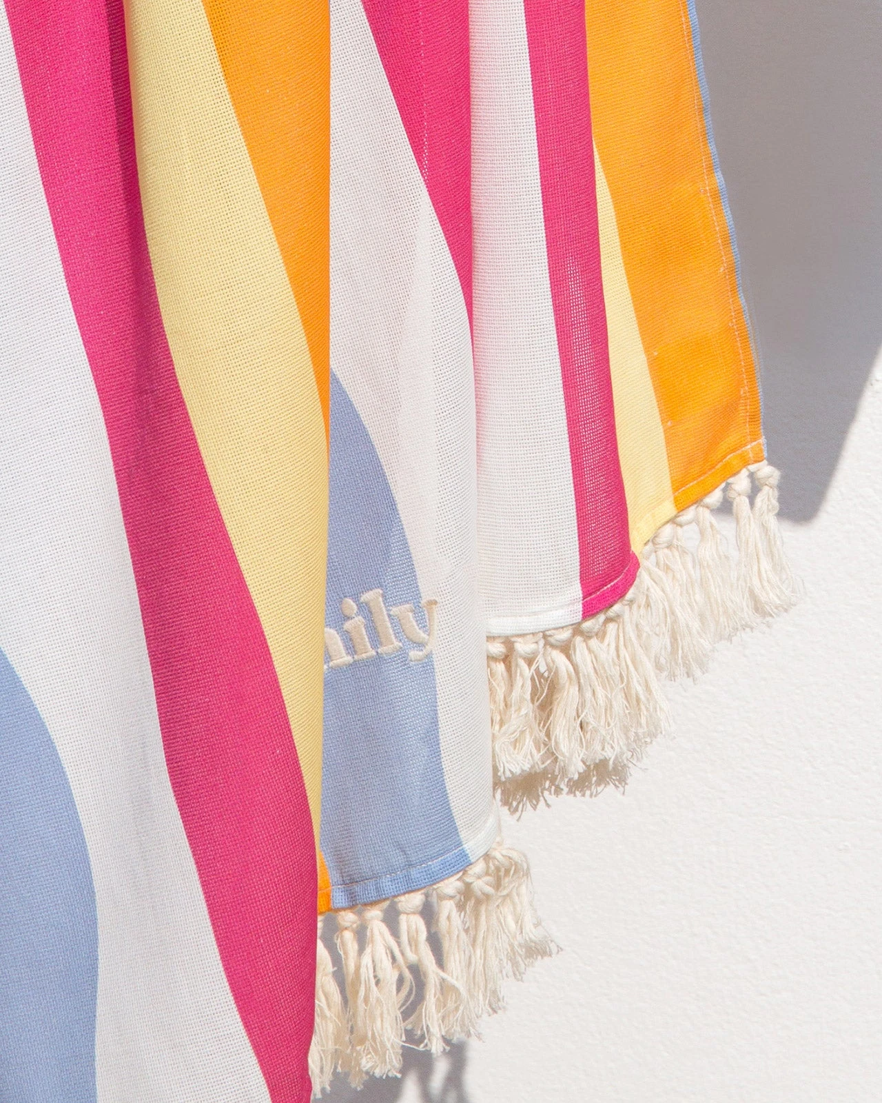 La Grande Fouta Brodée Family Love - Rainbow 10 La Grande Fouta Brodée Family Love - Rainbow – Image 8