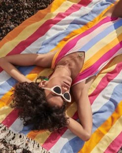 La Grande Fouta Brodée Family Love - Rainbow 19 La Grande Fouta Brodée Family Love - Rainbow -Bijoux Magasin la fouta brodee family love en coton bio rainbow 8