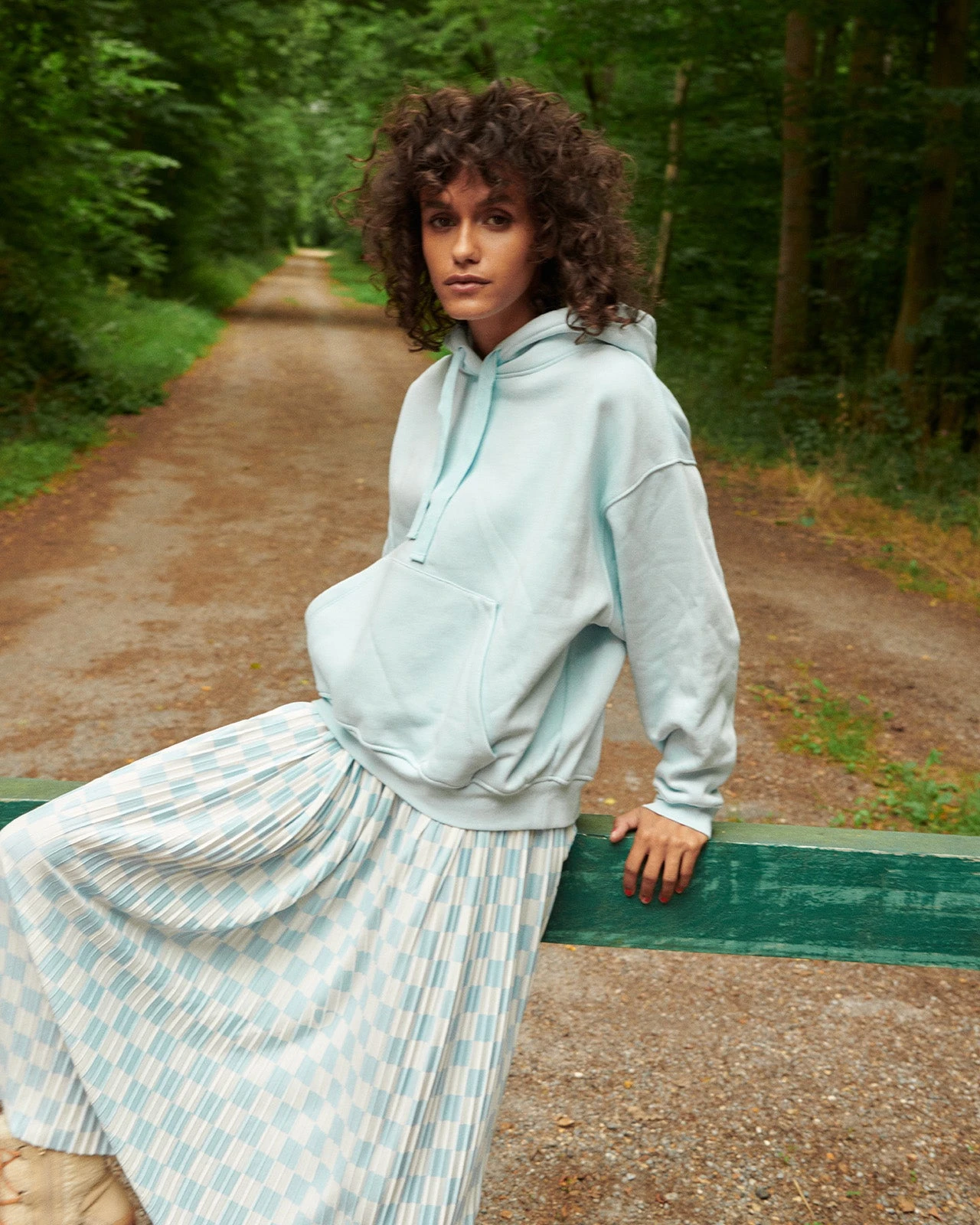 La Jupe Plissée Adèle - Damier Bleu Et Crème 4 La Jupe Plissée Adèle - Damier Bleu Et Crème – Image 2