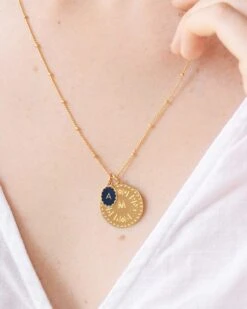 La Médaille Initiale Ovale - Bleu Nuit - 10mm -Bijoux Magasin la medaille initiale ovale 10 mm bleu nuit 13 7529e0b7 2afb 4ad7 baf6 810ecdc36055