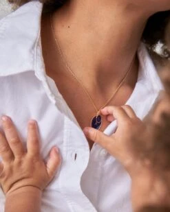 La Médaille Initiale Ovale - Bleu Nuit - 20mm -Bijoux Magasin la medaille initiale ovale 20 mm bleu nuit 1 7c606fff 14f0 4c26 8918 33bf315a031c