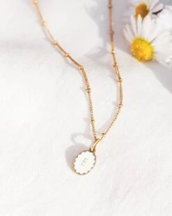 La Médaille Initiale Ovale - Ivoire - 10mm -Bijoux Magasin la medaille initiale ovale ivoire 10 mm emoi emoi 3 ead3ed6d 2491 41fc 9858 59154793c4fb