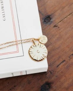 La Médaille Initiale Précieuse Seule - En Vermeil - 20mm -Bijoux Magasin la medaille initiale precieuse 20 mm en vermeil argent et or 24 carats emoi emoi 18 e3252518 417c 48ac bb08 b8a39e949f70