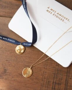 La Médaille Initiale Précieuse Seule - En Vermeil - 20mm -Bijoux Magasin la medaille initiale precieuse 20 mm en vermeil argent et or 24 carats emoi emoi 8 706bb131 b7c4 4998 965f c531928264cd