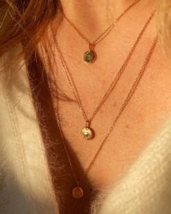 La Chaîne Précieuse - En Vermeil -Bijoux Magasin la medaille initiale precieuse en plein coeur 10mm en vermeil 2