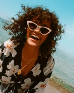 La Médaille Ronde Maria Cœur Vert - Dorée à L'or Fin 24 Carats - 25mm -Bijoux Magasin la medaille maria en email vert et or fin 24 carats 25 mm