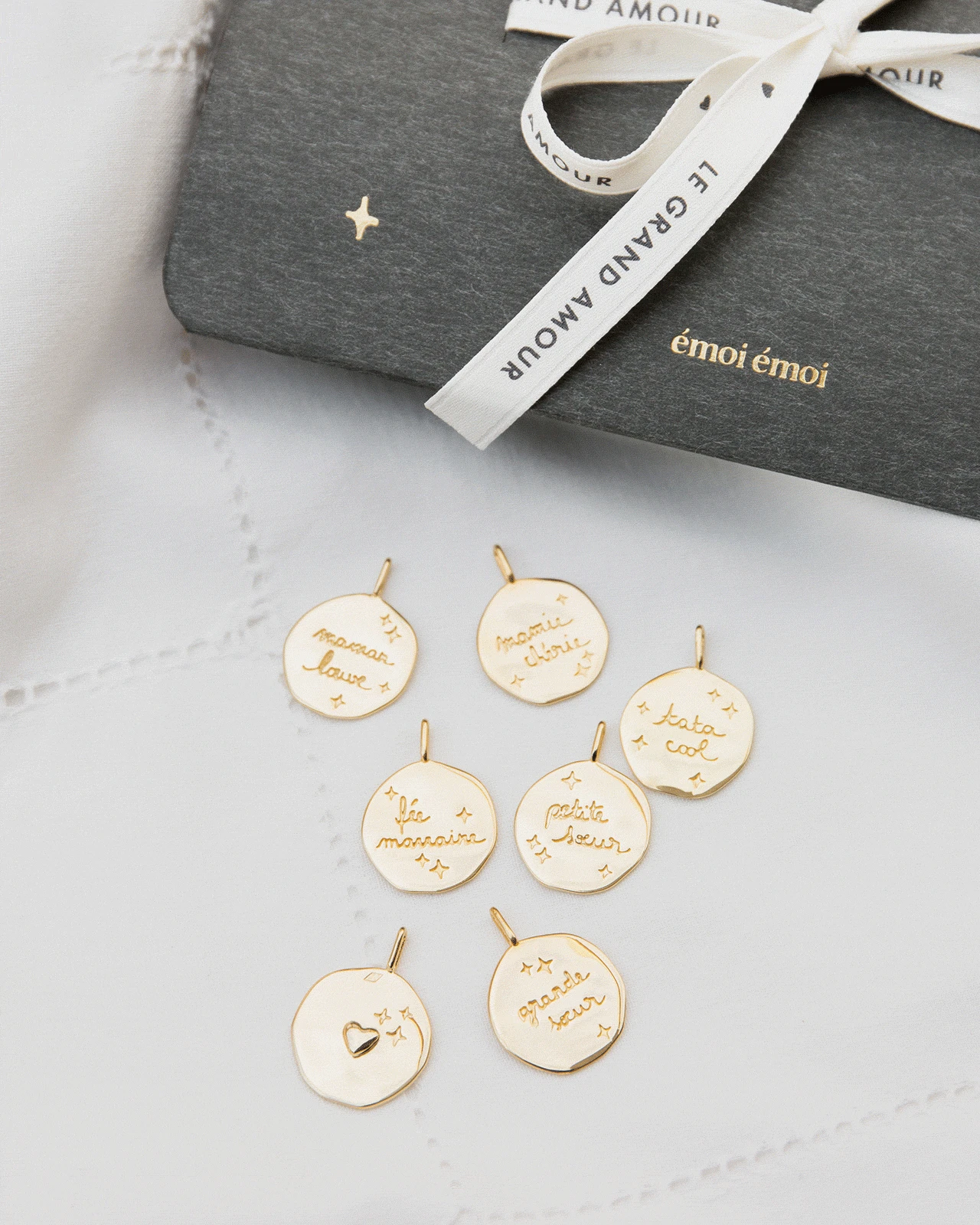 La Médaille Précieuse Fée Marraine - 17 Mm - En Vermeil 8 La Médaille Précieuse Fée Marraine - 17 Mm - En Vermeil – Image 6