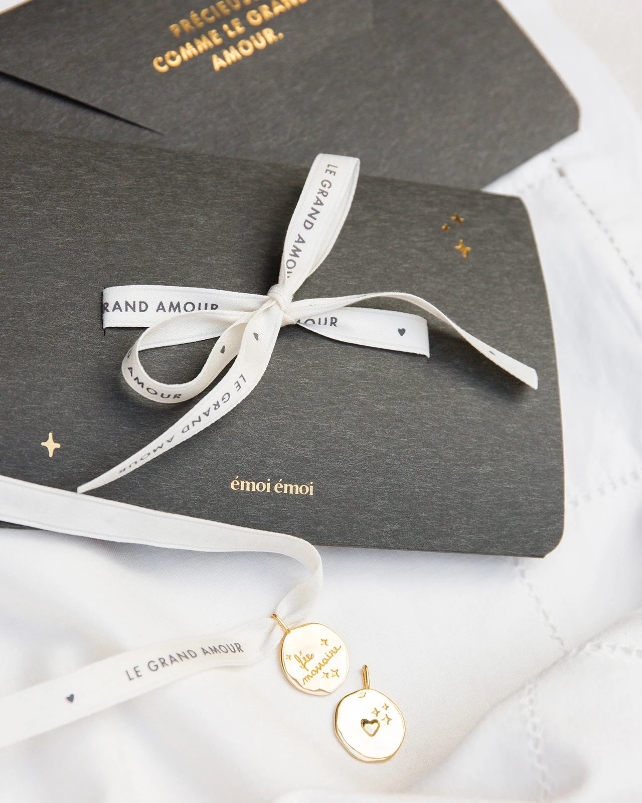 La Médaille Précieuse Fée Marraine - 17 Mm - En Vermeil 12 La Médaille Précieuse Fée Marraine - 17 Mm - En Vermeil – Image 10