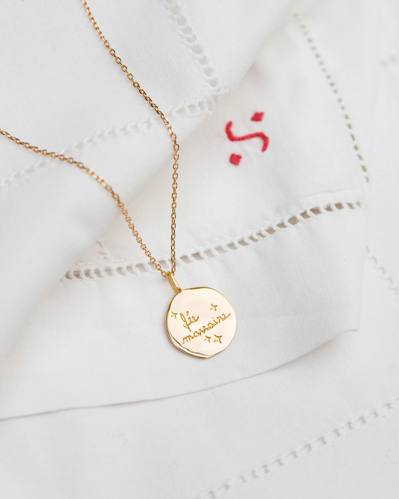 La Médaille Précieuse Seule Fée Marraine - En Vermeil - 17mm 8 La Médaille Précieuse Seule Fée Marraine - En Vermeil - 17mm – Image 6