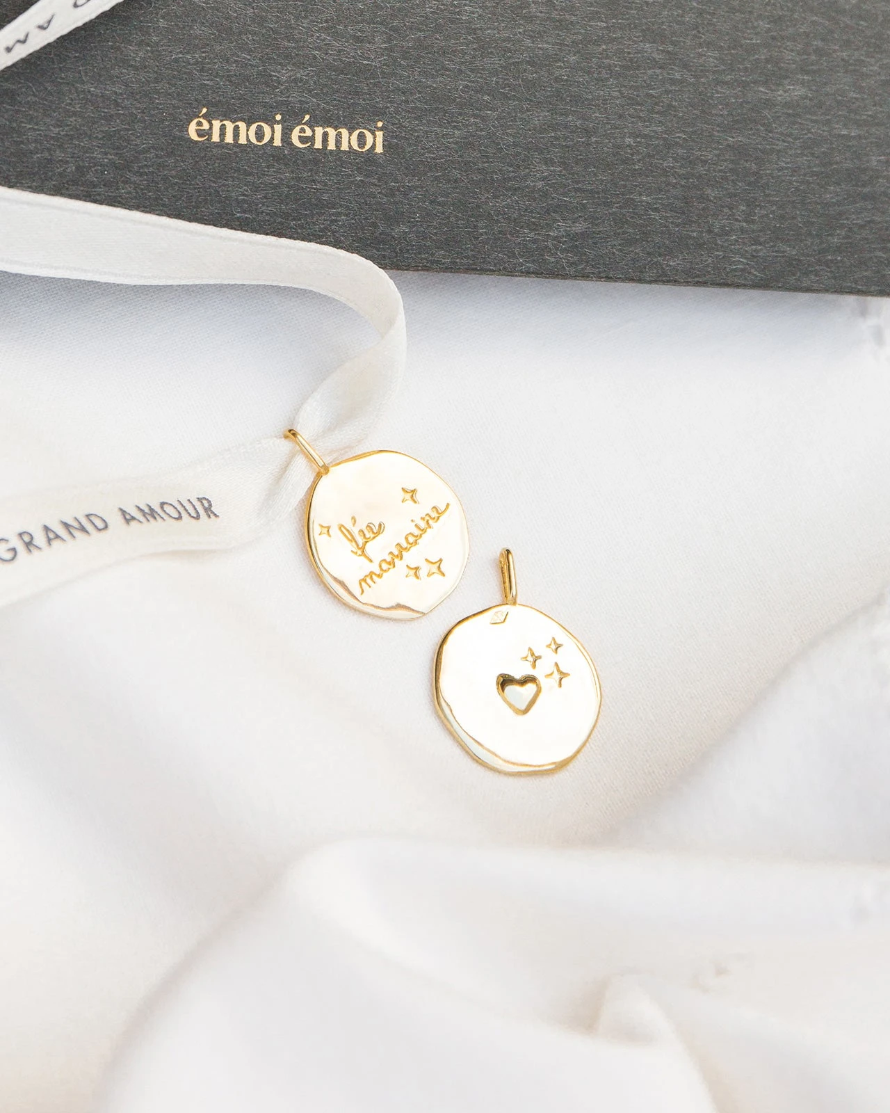 La Médaille Précieuse Seule Fée Marraine - En Vermeil - 17mm 10 La Médaille Précieuse Seule Fée Marraine - En Vermeil - 17mm – Image 8