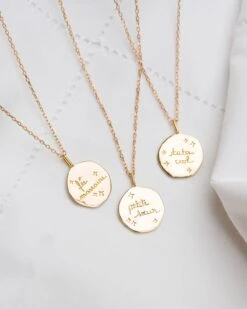 La Médaille Précieuse Seule Fée Marraine - En Vermeil - 17mm 21 La Médaille Précieuse Seule Fée Marraine - En Vermeil - 17mm -Bijoux Magasin la medaille precieuse fee marraine dore 17 mm 3