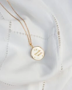 La Médaille Précieuse Seule Grande Sœur - En Vermeil - 17mm 17 La Médaille Précieuse Seule Grande Sœur - En Vermeil - 17mm -Bijoux Magasin la medaille precieuse grande soeur dore 17 mm