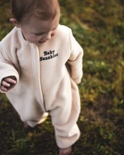 La Mini Combi Baby Sunshine En Polaire Recyclée - Beige 19 La Mini Combi Baby Sunshine En Polaire Recyclée - Beige -Bijoux Magasin la mini combi baby sunshine en polaire recyclee beige 2