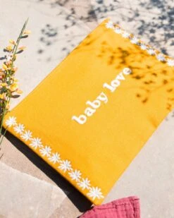 La Pochette Brodée Baby Love - Mangue 7 La Pochette Brodée Baby Love - Mangue -Bijoux Magasin la pochette brodee baby love mangue emoi emoi 6