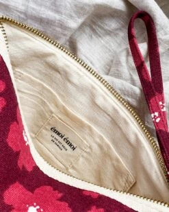 La Pochette Brodée Maman Cool En Coton Bio - Anémones Rhubarbes -Bijoux Magasin la pochette brodee maman cool en coton bio anemones rhubarbes 5