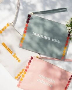 La Pochette Brodée Mamma Mia - Vert D'eau -Bijoux Magasin la pochette brodee mamma mia vert deau emoi emoi 3