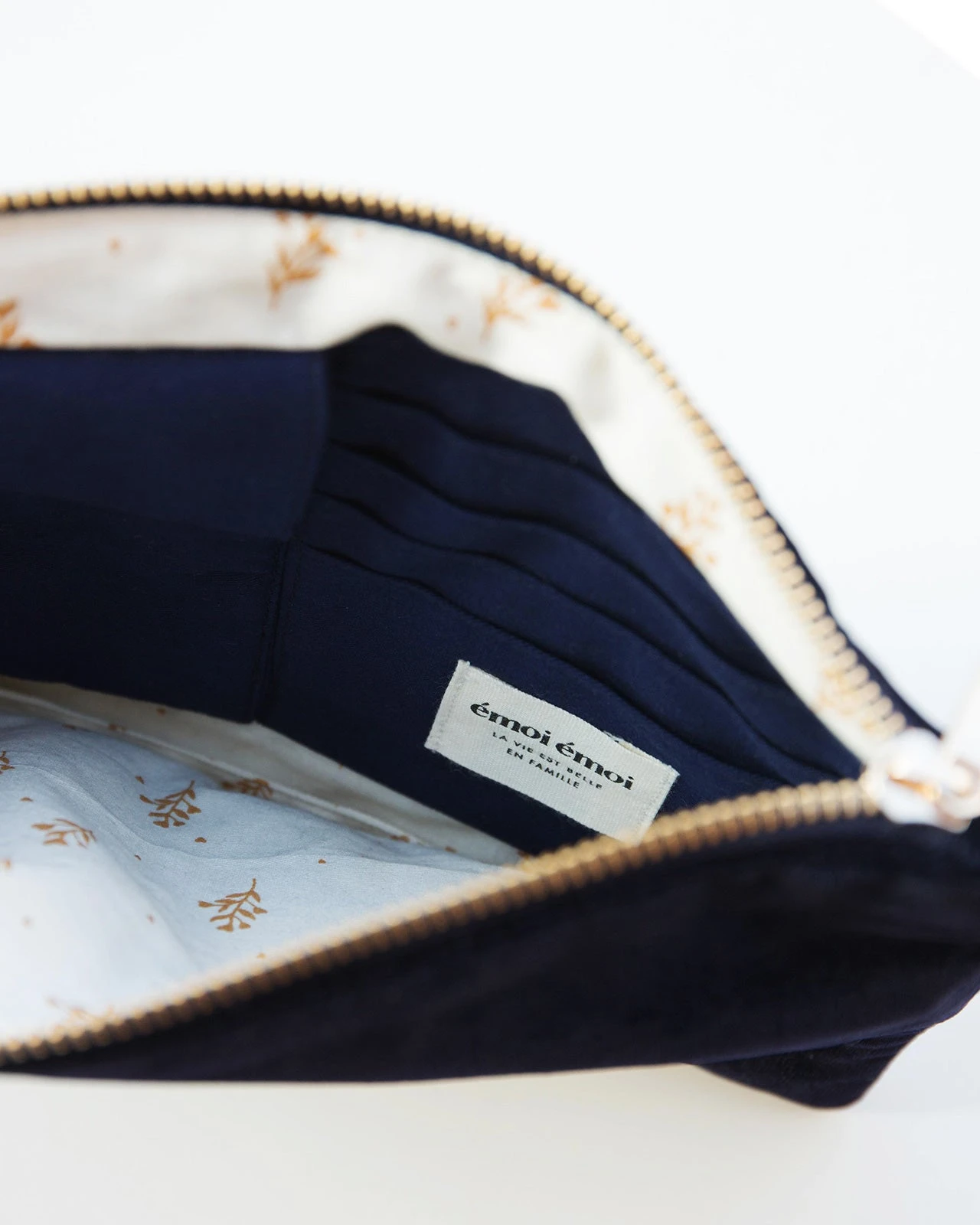 La Pochette Maman Adorée En Velours - Charbon 6 La Pochette Maman Adorée En Velours - Charbon – Image 4