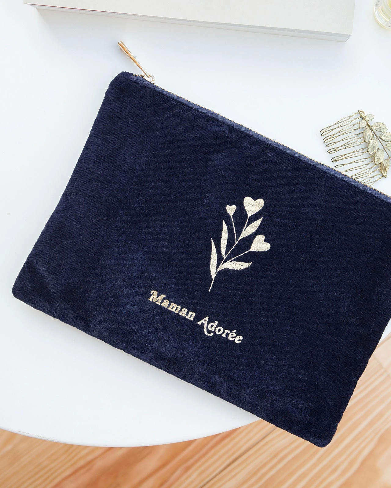 La Pochette Maman Adorée En Velours - Charbon 3 La Pochette Maman Adorée En Velours - Charbon