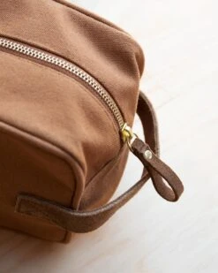 La Trousse De Toilette Brodée Très Belle Sœur - Caramel 11 La Trousse De Toilette Brodée Très Belle Sœur - Caramel -Bijoux Magasin la trousse de toilette brodee hello soeurette caramel emoi emoi 3 c12511e5 196b 4e90 953a 082233aaa7f1