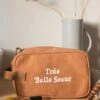 La Trousse De Toilette Brodée Très Belle Sœur - Caramel -Bijoux Magasin la trousse de toilette brodee tres belle soeur caramel emoi emoi 2