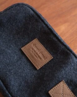 La Trousse De Toilette Petit Frère En Laine - Gris Anthracite -Bijoux Magasin la trousse de toilette petit frere en laine gris anthracite 4