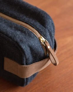 La Trousse De Toilette Tonton Cool En Laine - Gris Anthracite -Bijoux Magasin la trousse de toilette tonton cool en laine gris anthracite 3