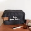 La Trousse De Toilette Très Beau Frère En Laine - Gris Anthracite -Bijoux Magasin la trousse de toilette tres beau frere en laine gris anthracite 6
