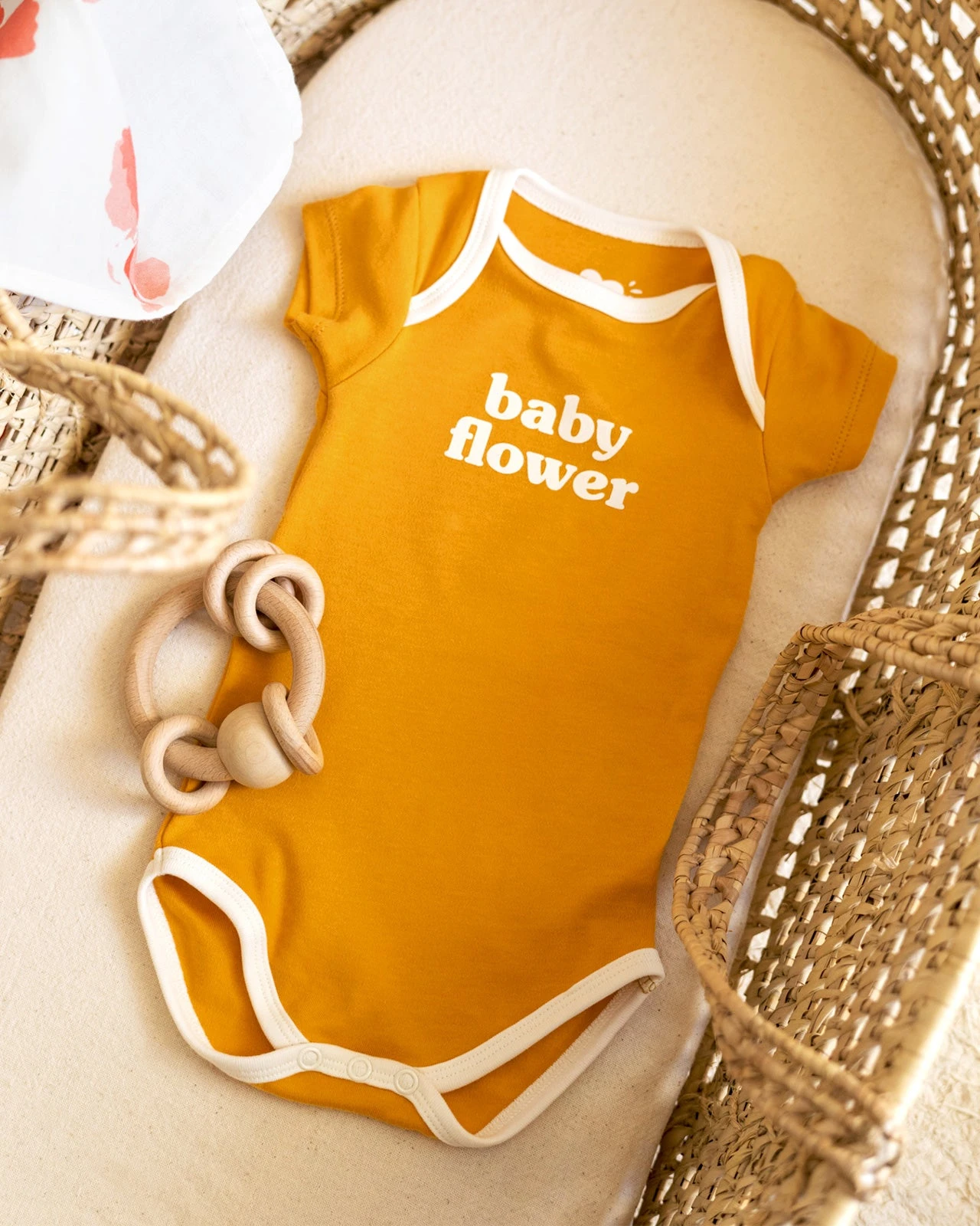 Le Body Baby Flower En Coton Bio - Mangue 3 Le Body Baby Flower En Coton Bio - Mangue