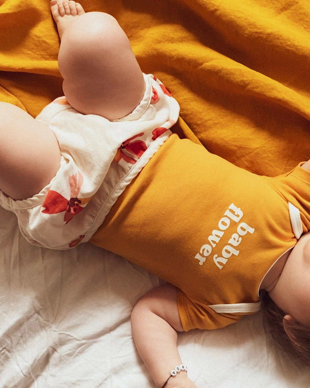 Le Body Baby Flower En Coton Bio - Mangue 4 Le Body Baby Flower En Coton Bio - Mangue – Image 2