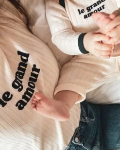 Le T-shirt Et Le Body Le Grand Amour - Crème -Bijoux Magasin le body le grand amour en coton bio creme emoi emoi 9