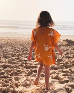 Le Caftan Brodé Pâquerettes Enfant - Mangue -Bijoux Magasin le caftan brode paquerettes enfant mangue emoi emoi 5