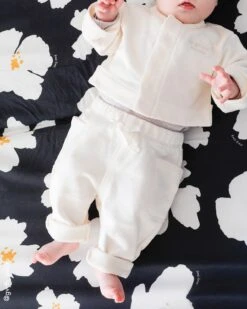 Le Cardigan Bébé Le Grand Amour En Coton Bio - Crème -Bijoux Magasin le cardigan brode le grand amour bebe en coton bio crem 3