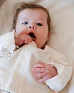 Le Cardigan Bébé Le Grand Amour En Coton Bio - Crème -Bijoux Magasin le cardigan brode le grand amour bebe en coton bio creme 5 9d6285eb 9d51 4c34 a244 91bd8747df7f