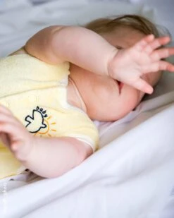 La Mini Combinaison Baby Bird En éponge - Vanille 14 La Mini Combinaison Baby Bird En éponge - Vanille -Bijoux Magasin le combinaison brodee baby sun bird en coton bio vanille 1