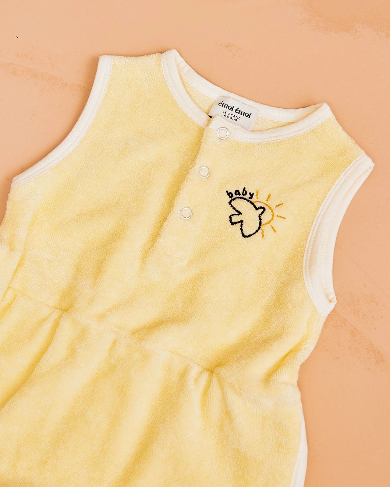 La Mini Combinaison Baby Bird En éponge - Vanille 5 La Mini Combinaison Baby Bird En éponge - Vanille – Image 3