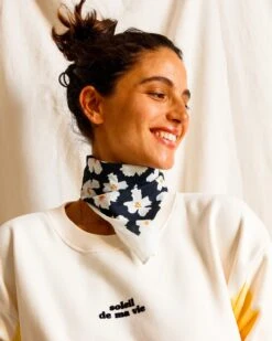 Le Foulard Anémones En Coton - Bleu Nuit -Bijoux Magasin le foulard anemones en coton blueberry 1