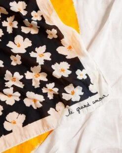 Le Foulard Anémones En Coton - Bleu Nuit -Bijoux Magasin le foulard anemones en coton blueberry 3