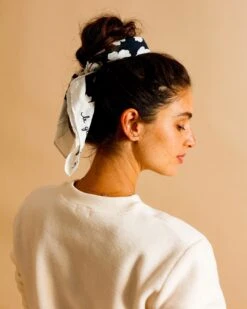 Le Foulard Anémones En Coton - Bleu Nuit -Bijoux Magasin le foulard anemones en coton blueberry 8